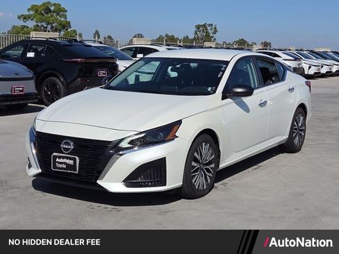 Used 2024 Nissan Altima 2.5 SV FWD image 1