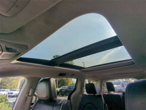 Certified 2024 Chrysler Pacifica Limited image 25