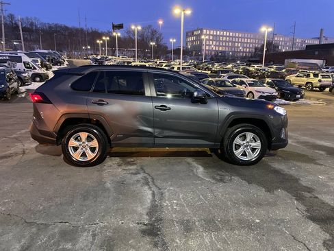 Certified 2021 Toyota RAV4 XLE w/ Convenience Package image 7