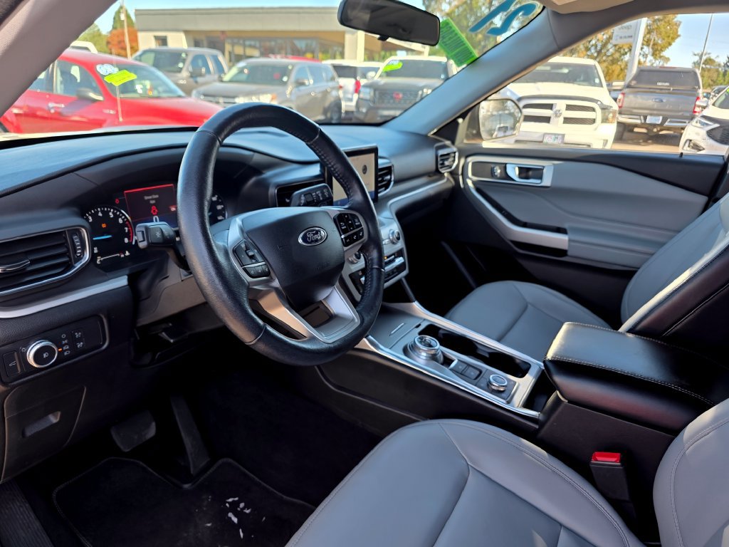 Used 2021 Ford Explorer XLT w/ Equipment Group 202A AWD/4WD image 23