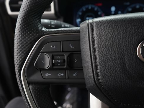 Used 2024 Toyota Tacoma TRD Off-Road image 29