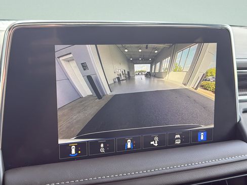 Used 2024 GMC Yukon SLT w/ SLT Premium Package RWD image 38