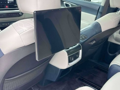 Used 2025 Kia Carnival SX FWD image 8