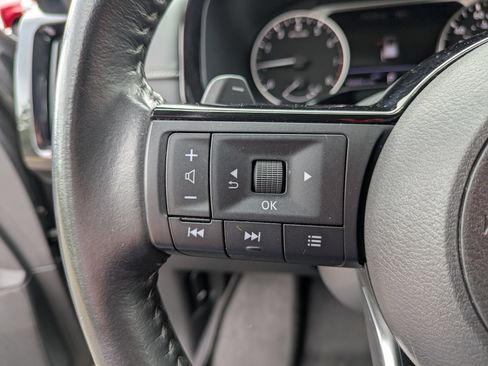 Used 2022 Nissan Pathfinder SV AWD/4WD image 18