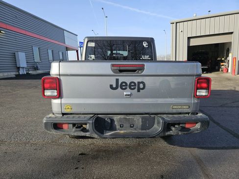 Used 2021 Jeep Gladiator Sport image 3