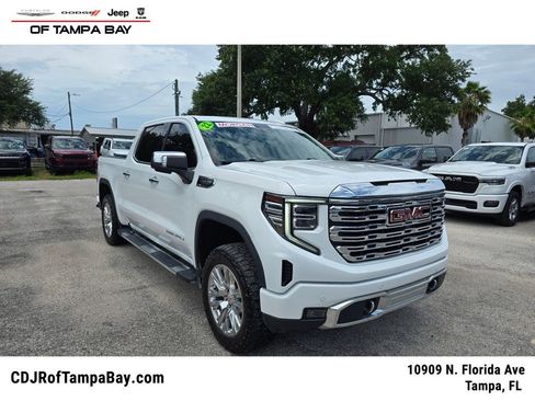 Used 2022 GMC Sierra 1500 Denali AWD/4WD image 1
