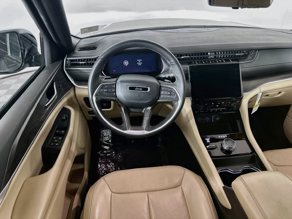 Certified 2024 Jeep Grand Cherokee Limited w/ Luxury Tech Group II AWD/4WD image 35