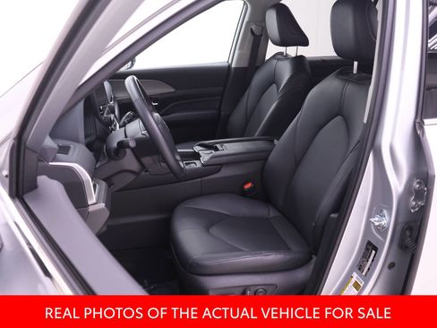Used 2025 Toyota Grand Highlander FWD image 4