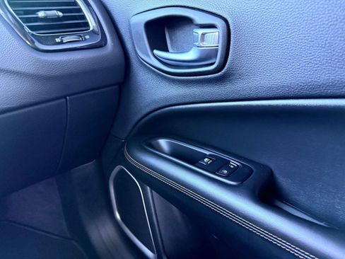 Used 2019 Jeep Compass Limited image 24