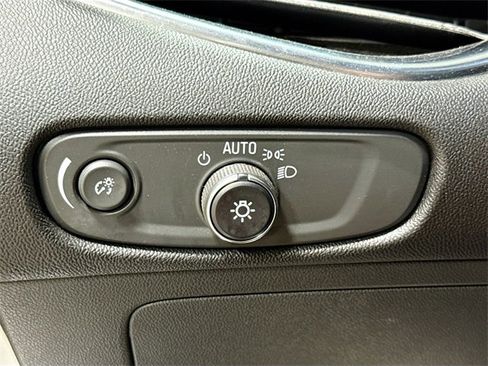 Used 2017 Chevrolet Malibu Premier image 11