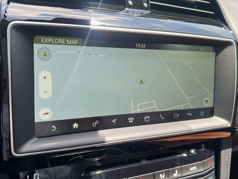 Used 2018 Jaguar F-PACE Portfolio AWD/4WD image 18