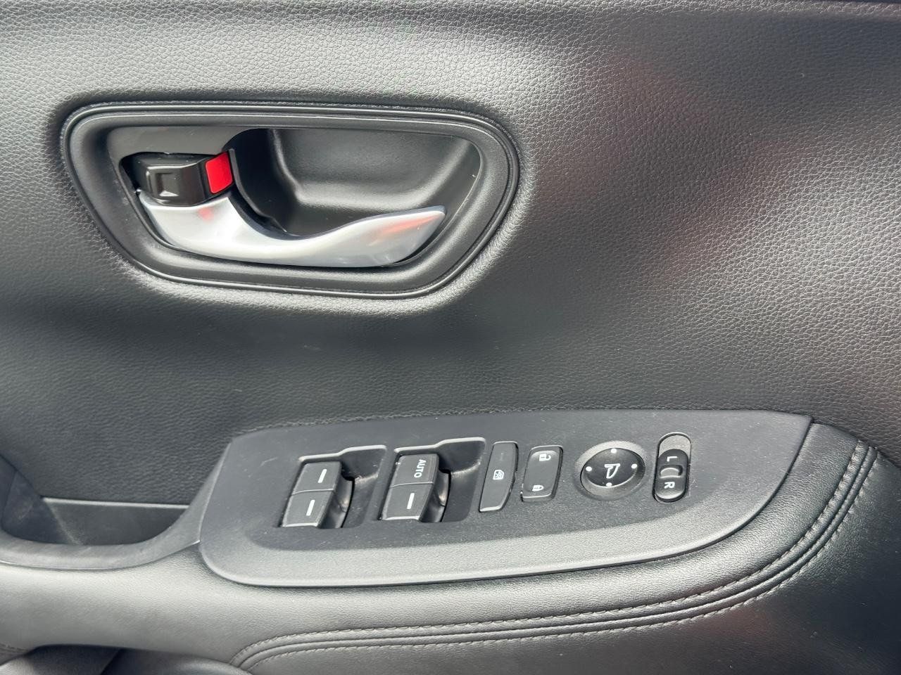 Certified 2025 Honda HR-V LX image 24
