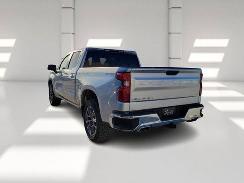 Used 2021 Chevrolet Silverado 1500 LT w/ Z71 Off-Road Package image 4