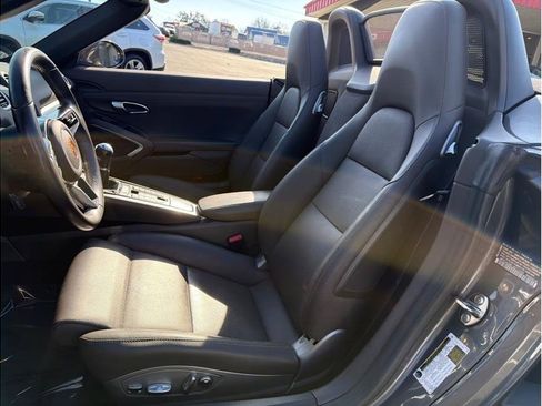 Used 2018 Porsche 718 Boxster Roadster 2D image 9