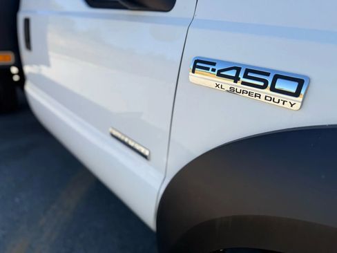 Used 2006 Ford F450 165  W.B. 2D image 13