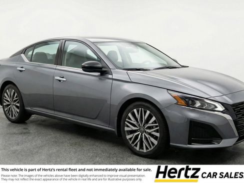 Used 2025 Nissan Altima 2.5 SV image 1