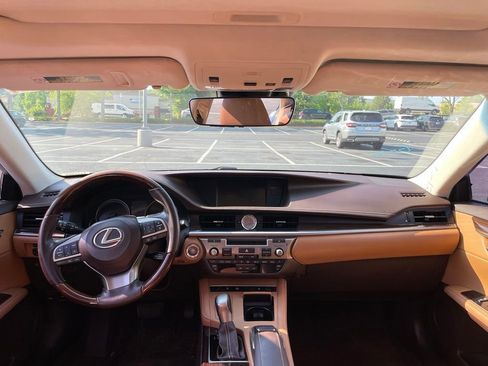 Used 2016 Lexus ES 350 w/ Luxury Package w/Wood Trim FWD image 5