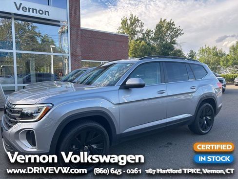 Certified 2024 Volkswagen Atlas SE w/ Black Wheel Package image 1