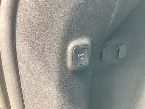 Used 2023 Jeep Cherokee Altitude Lux AWD/4WD image 30