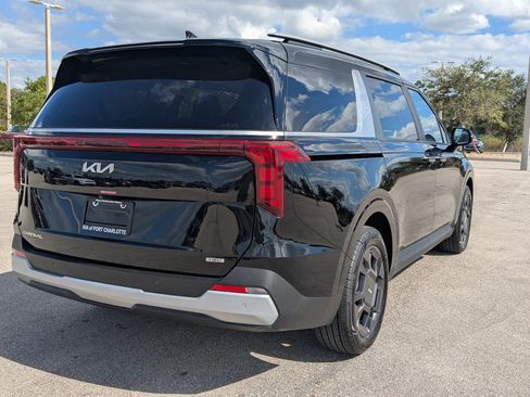 Certified 2025 Kia Carnival EX image 5