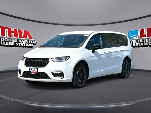 New 2026 Chrysler Pacifica Select FWD image 1
