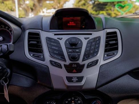 Used 2013 Ford Fiesta SE image 43