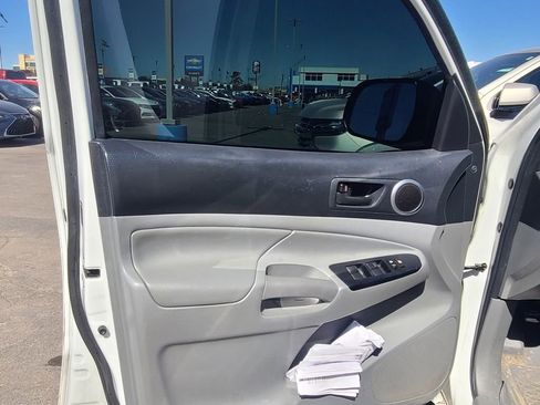 Used 2015 Toyota Tacoma PreRunner w/ SR5 Package image 6