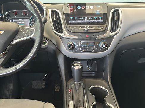 Used 2018 Chevrolet Equinox LT w/ Sun & Infotainment Package FWD image 32