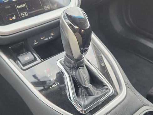 Used 2020 Subaru Outback Premium image 11