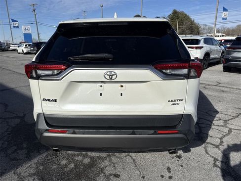 Used 2020 Toyota RAV4 Limited image 5