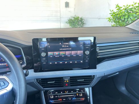 Used 2025 Volkswagen Jetta SE image 21