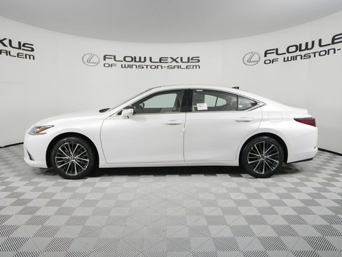 New 2025 Lexus ES 350 w/ Premium Package image 4