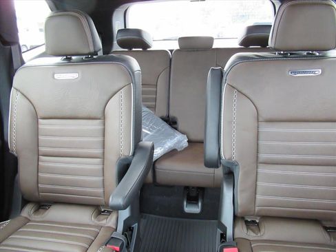 New 2026 GMC Acadia Denali Ultimate w/ LPO, Floor Liner Package FWD image 18