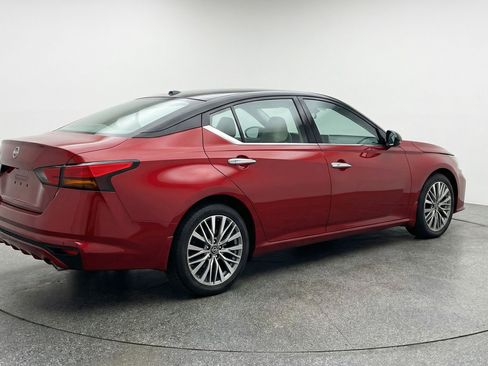 Used 2025 Nissan Altima 2.5 SV image 9