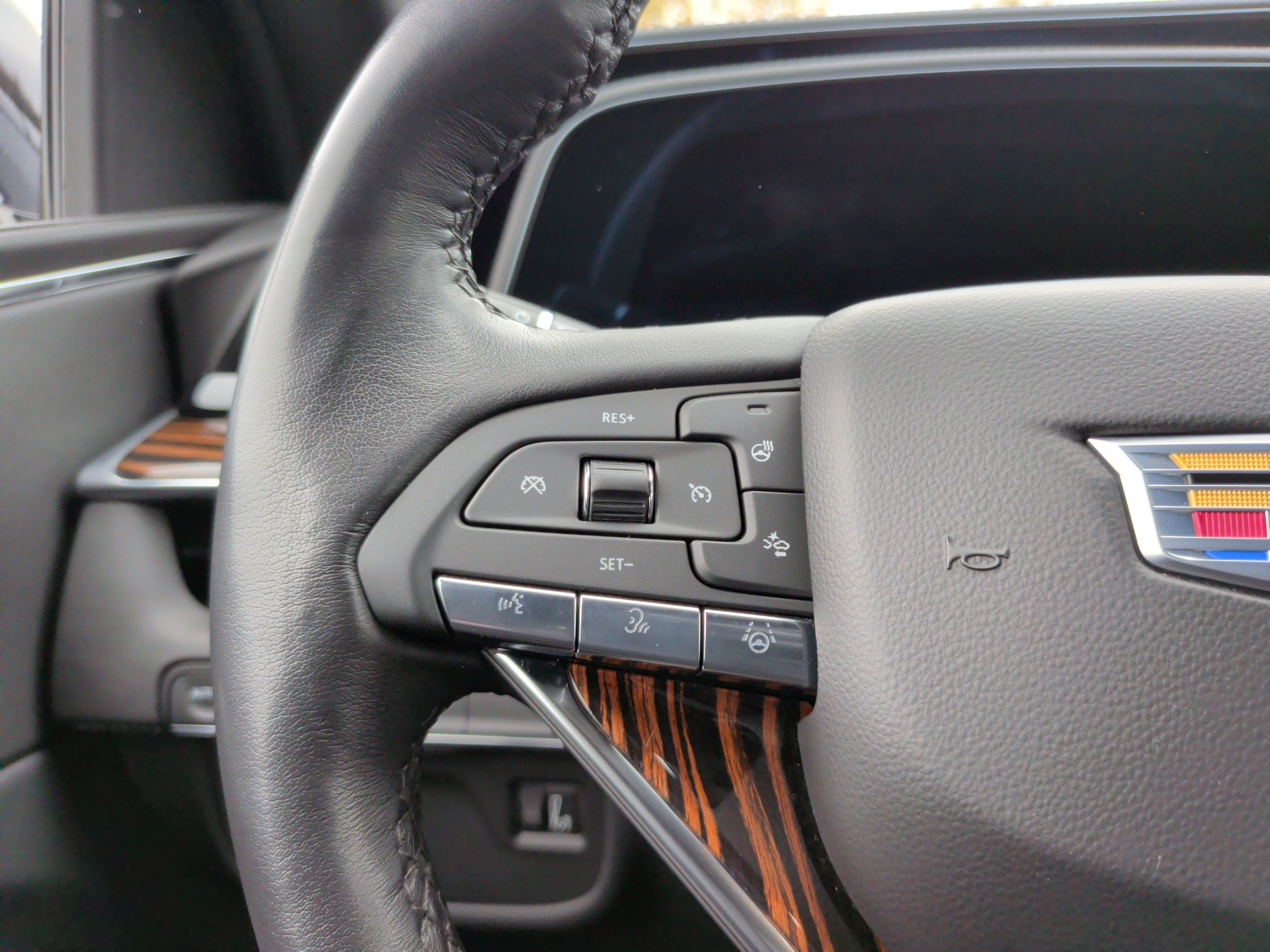 Used 2024 Cadillac Escalade Premium Luxury AWD/4WD image 23
