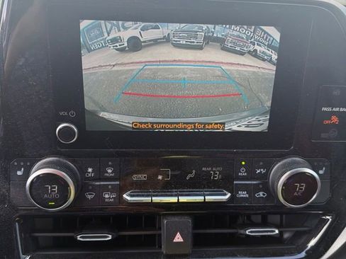 Used 2023 Toyota Highlander XLE FWD image 6
