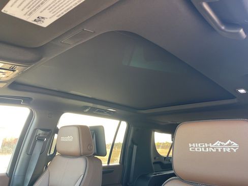 New 2026 Chevrolet Suburban High Country image 27