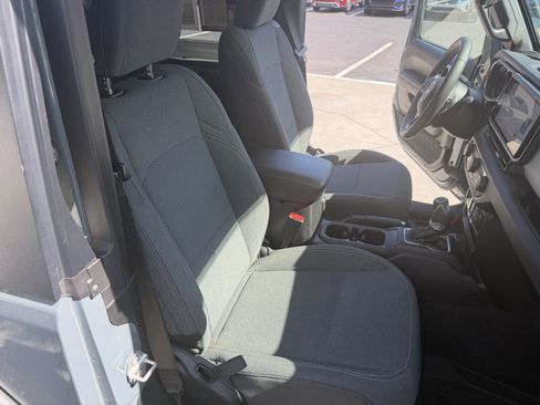 Used 2025 Jeep Wrangler Sport AWD/4WD image 18