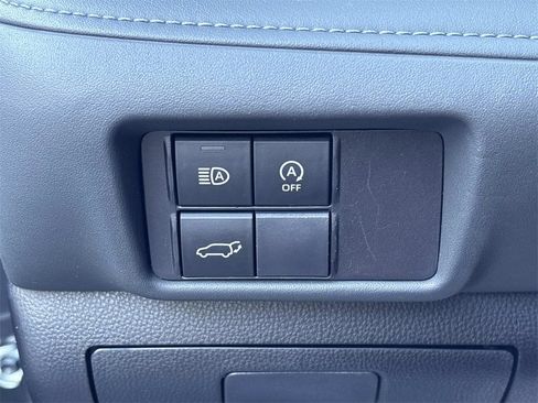 Used 2023 Toyota Highlander XLE image 28