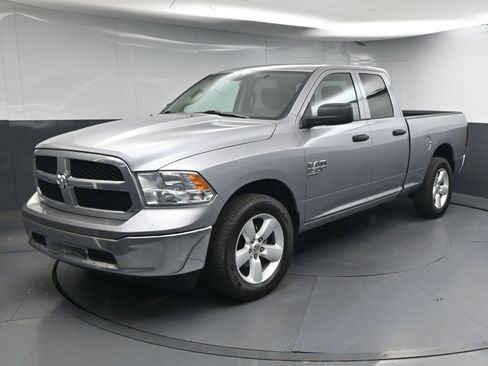 Used 2024 RAM 1500 Classic SLT AWD/4WD image 3