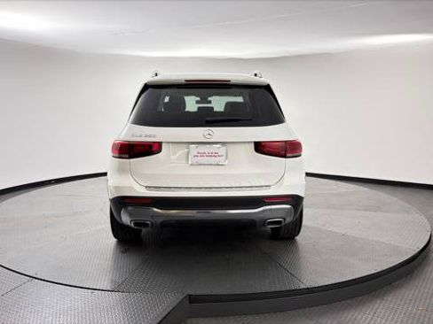 Used 2023 Mercedes-Benz GLB 250 w/ Premium Package image 7