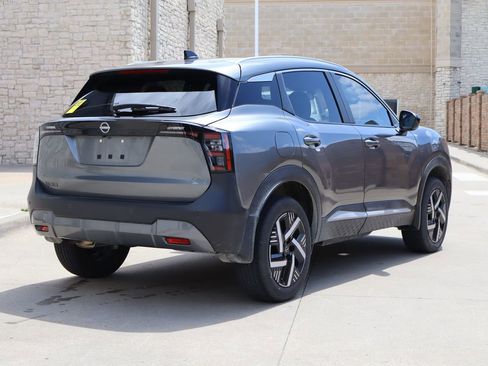 Used 2026 Nissan Kicks SV FWD image 3