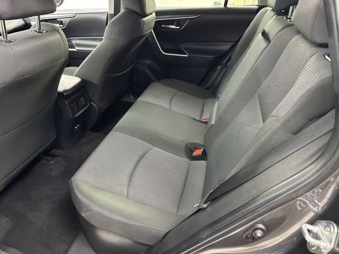 Used 2025 Toyota RAV4 XLE AWD/4WD image 36