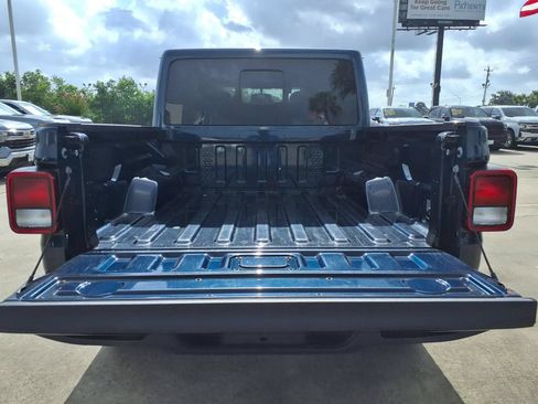 Used 2025 Jeep Gladiator Mojave AWD/4WD image 7