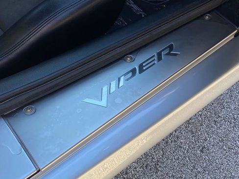 Used 2003 Dodge Viper SRT-10 image 28
