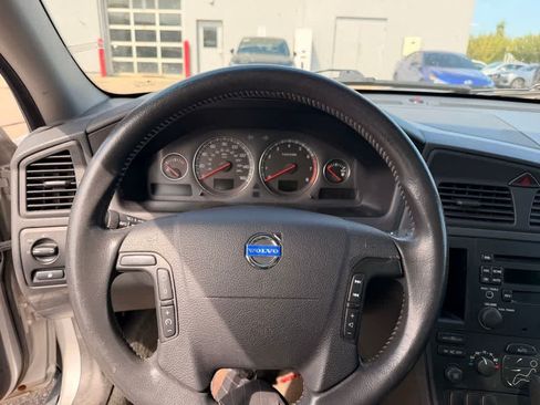 Used 2004 Volvo XC70 AWD/4WD image 11
