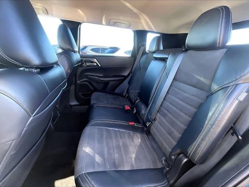 Used 2024 Mitsubishi Outlander SE image 21