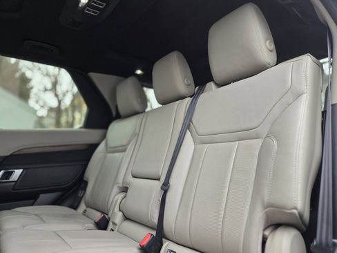 Used 2019 Land Rover Discovery HSE image 23