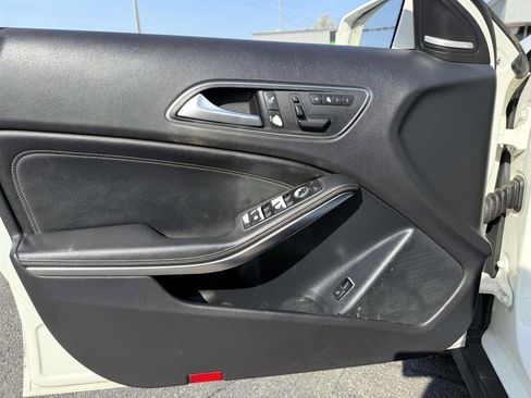 Used 2015 Mercedes-Benz GLA 250 image 14