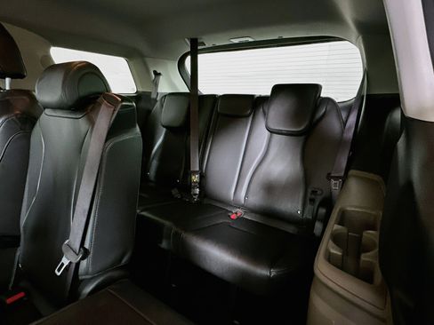 Used 2025 Kia Carnival FWD image 28